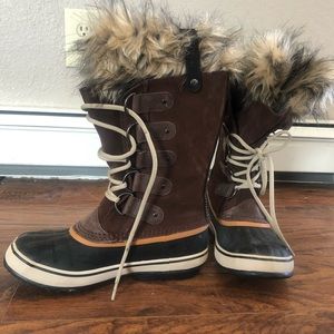 Women’s Sorel boots SIZE 8